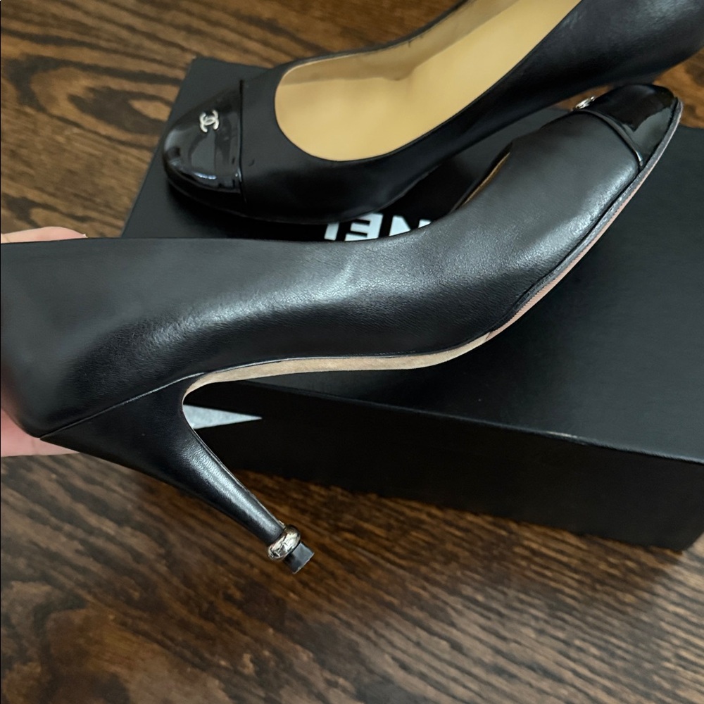 CHANEL Classic Black Pumps Size 40 - Picture 4 of 8